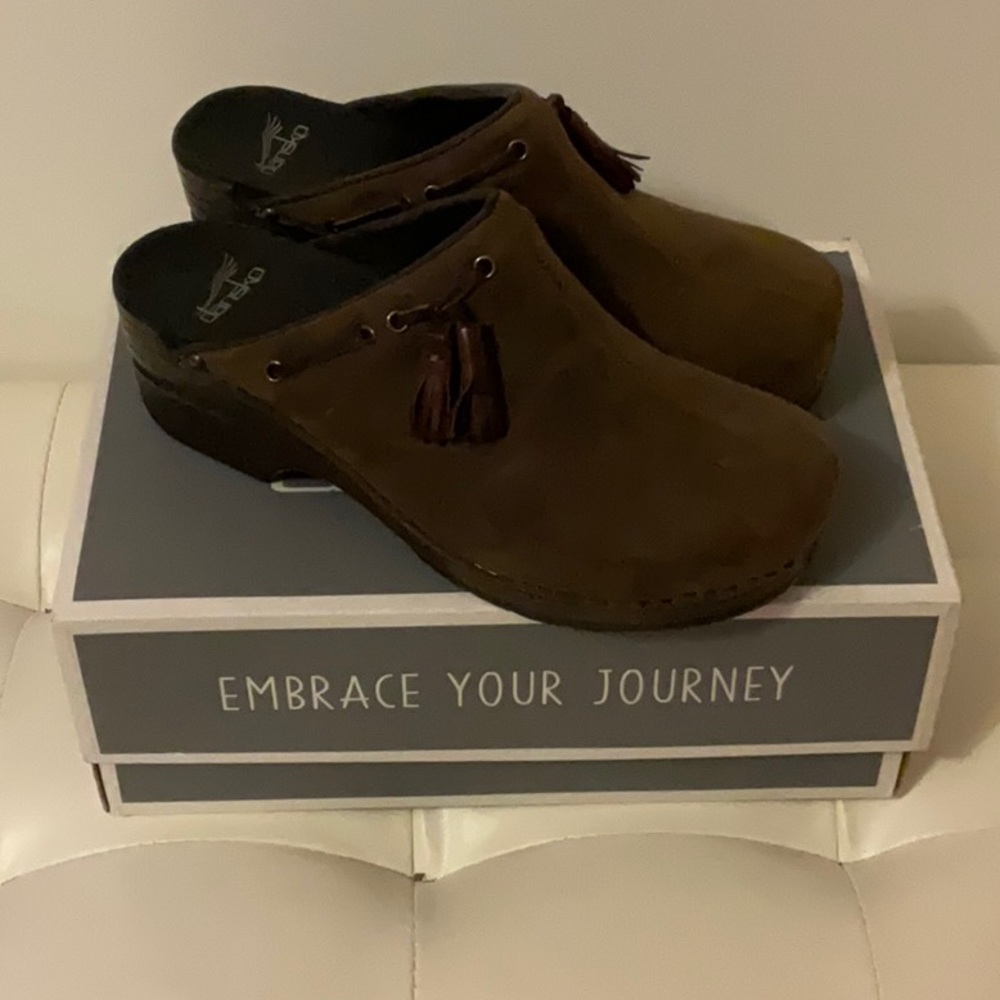 Dansko Shannon Nubuck Leather Tassel Clog Mule size 40